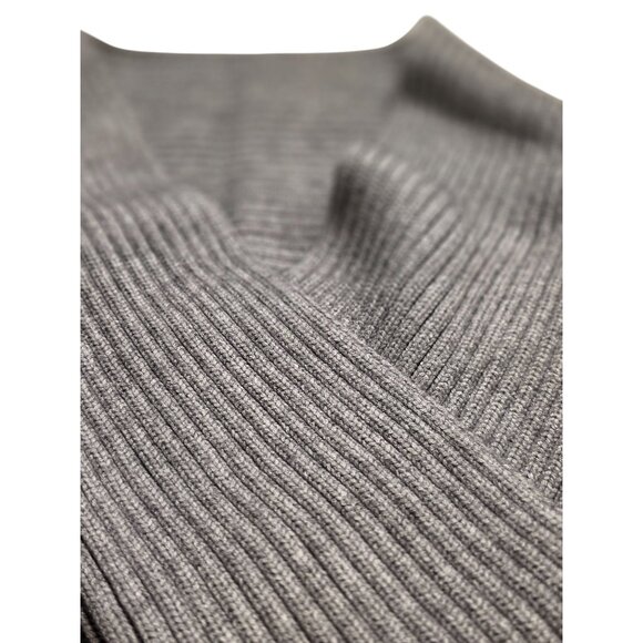 Chunky Knit Gray Winter Scarf With Faux Fur Trim & Ribbed Texture - Picture 9 of 9